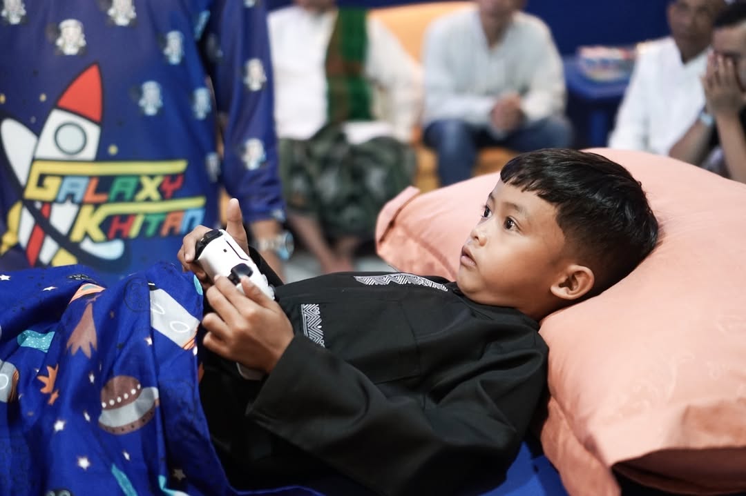 Anak dan orang tua di Galaxy Khitan