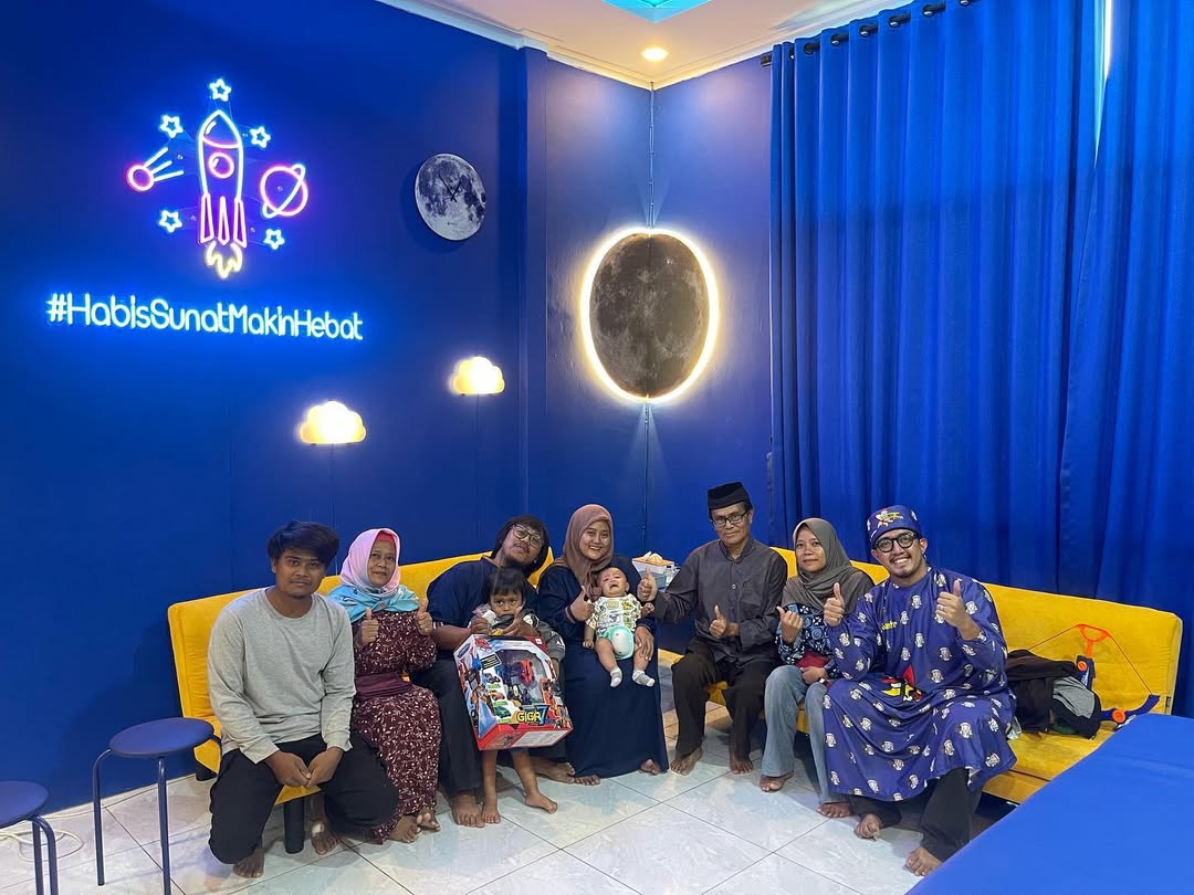 Foto kenangan di Galaxy Khitan